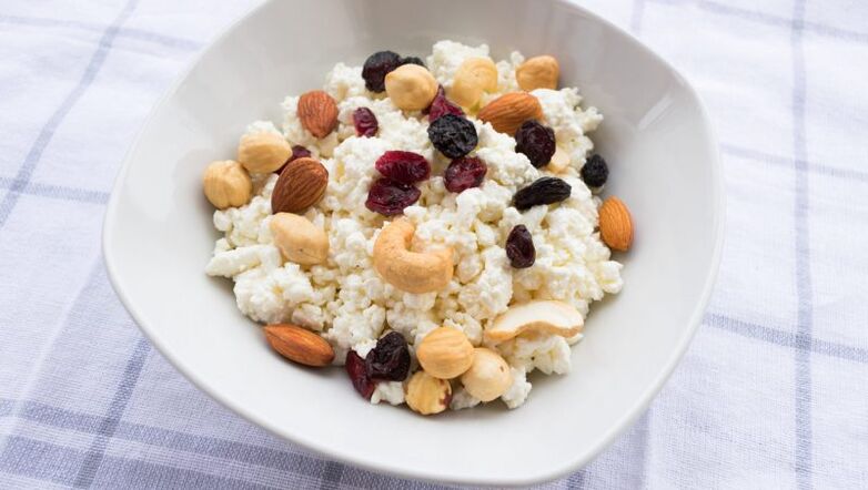 Soft cheese with nuts for weight loss